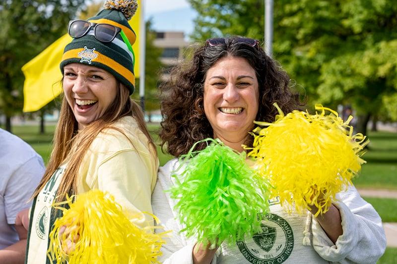 Student, faculty, staff and alumni show their pride on Green and Gold Day