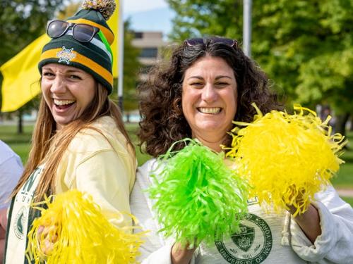 Student, faculty, staff and alumni show their pride on Green and Gold Day