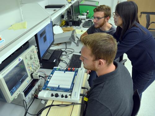 Students, faculty mentor work on energy research