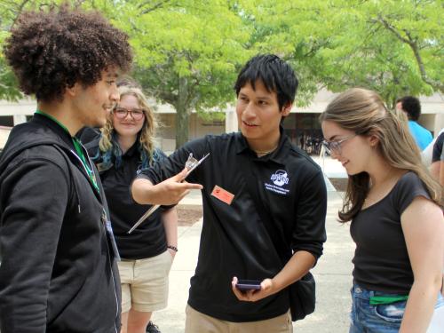 Alex Duran (center), Laker Leader orientation guide and first-generation students