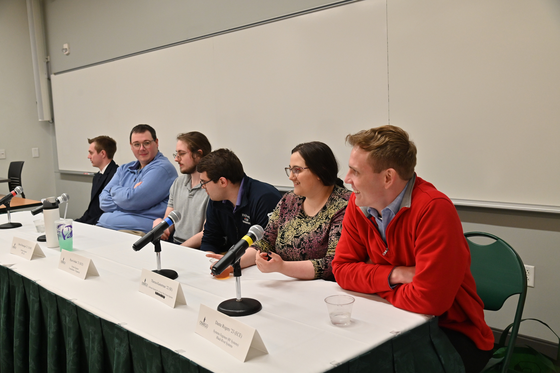 Alumni from the electrical and computer engineering and software engineering/computer science programs talked to students about their professional experience and career development after graduating from SUNY Oswego. 