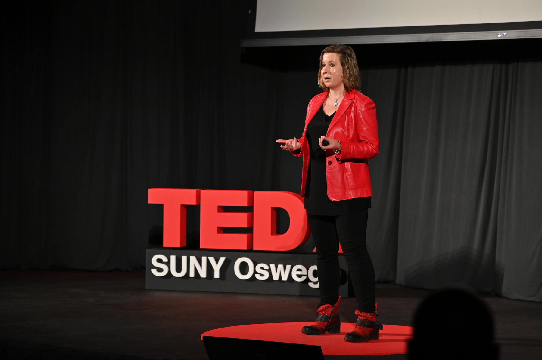 Natalia Lewandowska – chair of the NANOGrav Noise Budget Working Group, Shineman Planetarium director and assistant professor of physics and astronomy at SUNY Oswego – takes the stage at TEDxSUNY Oswego for an exploration of "The Timekeepers of the Universe."