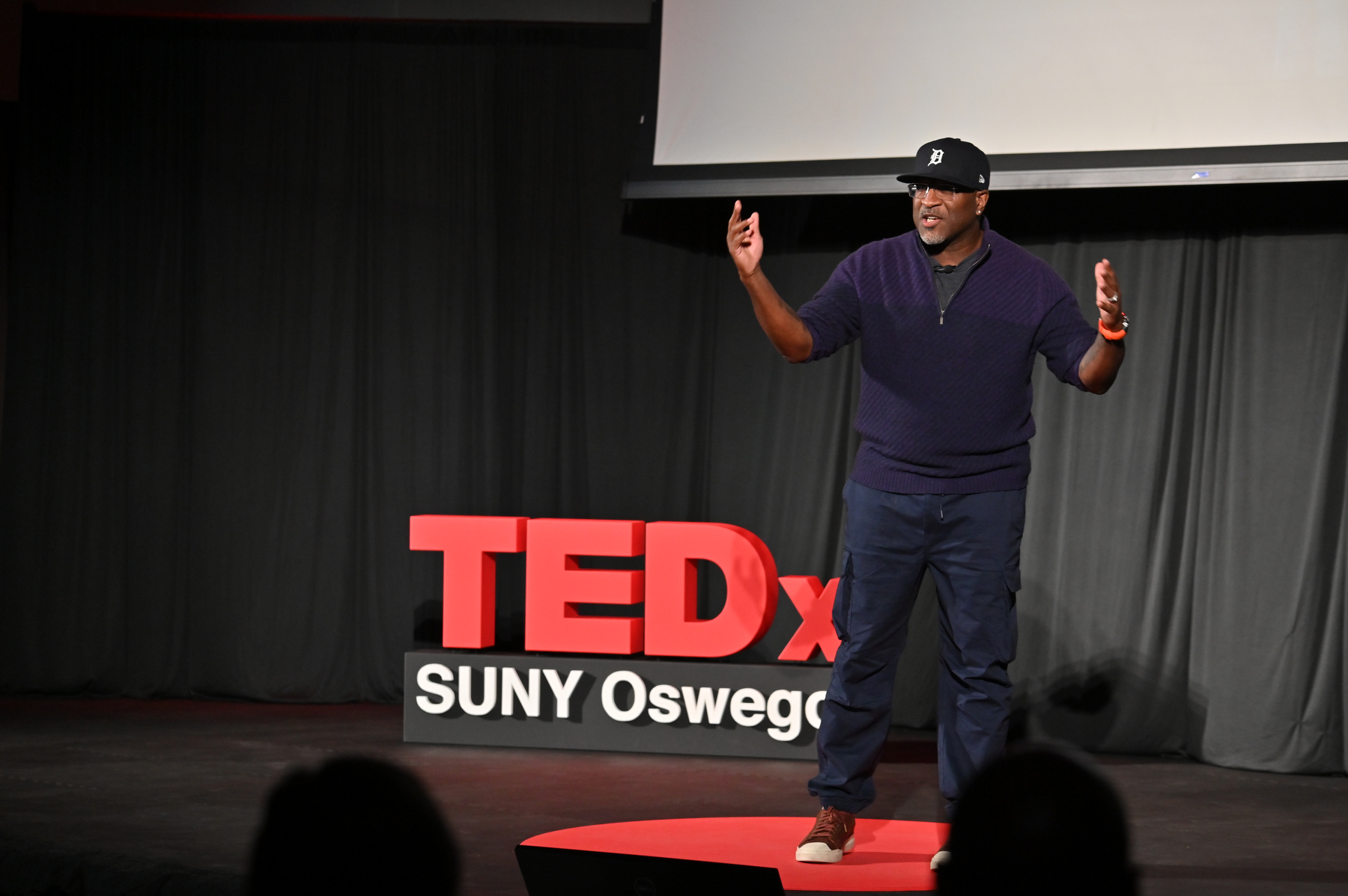 Robert Simmons III, vice president of U.S. social impact and community engagement at National Grid and executive director of the National Grid Foundation, tells the TEDxSUNY Oswego audience about "Creating Dreams for Progress." 