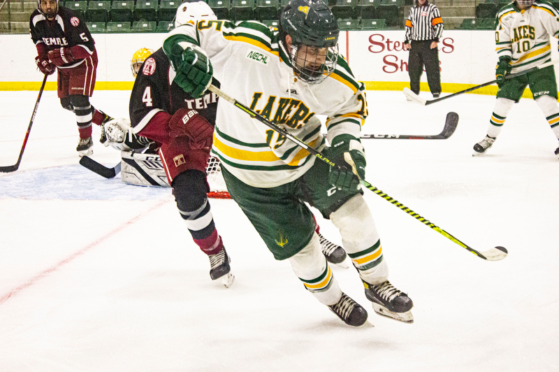 The Oswego State American Collegiate Hockey Association (ACHA) men’s club hockey team took on the Temple Owls for their season opener on Saturday, Sept. 17. 